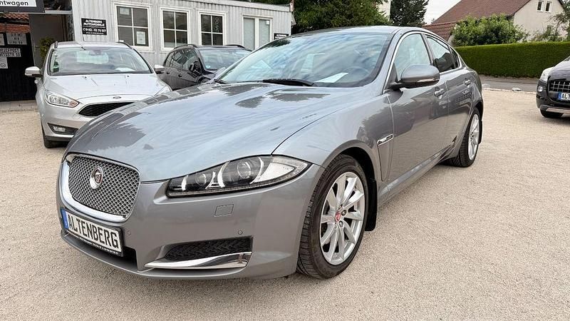 Grau Gebraucht 2014 Jaguar XF Limousine | 10.999 € (Fairer Preis) - Bild 1/4