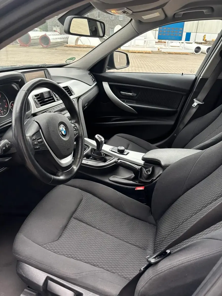 Gebraucht BMW 318 143 PS (105 kW) 2013 Grau Limousine