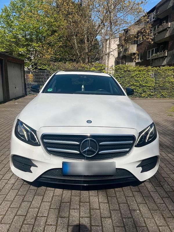 Second-hand Mercedes E220 AMG 194 CP (142 kW) 2017 Alb Berlinǎ