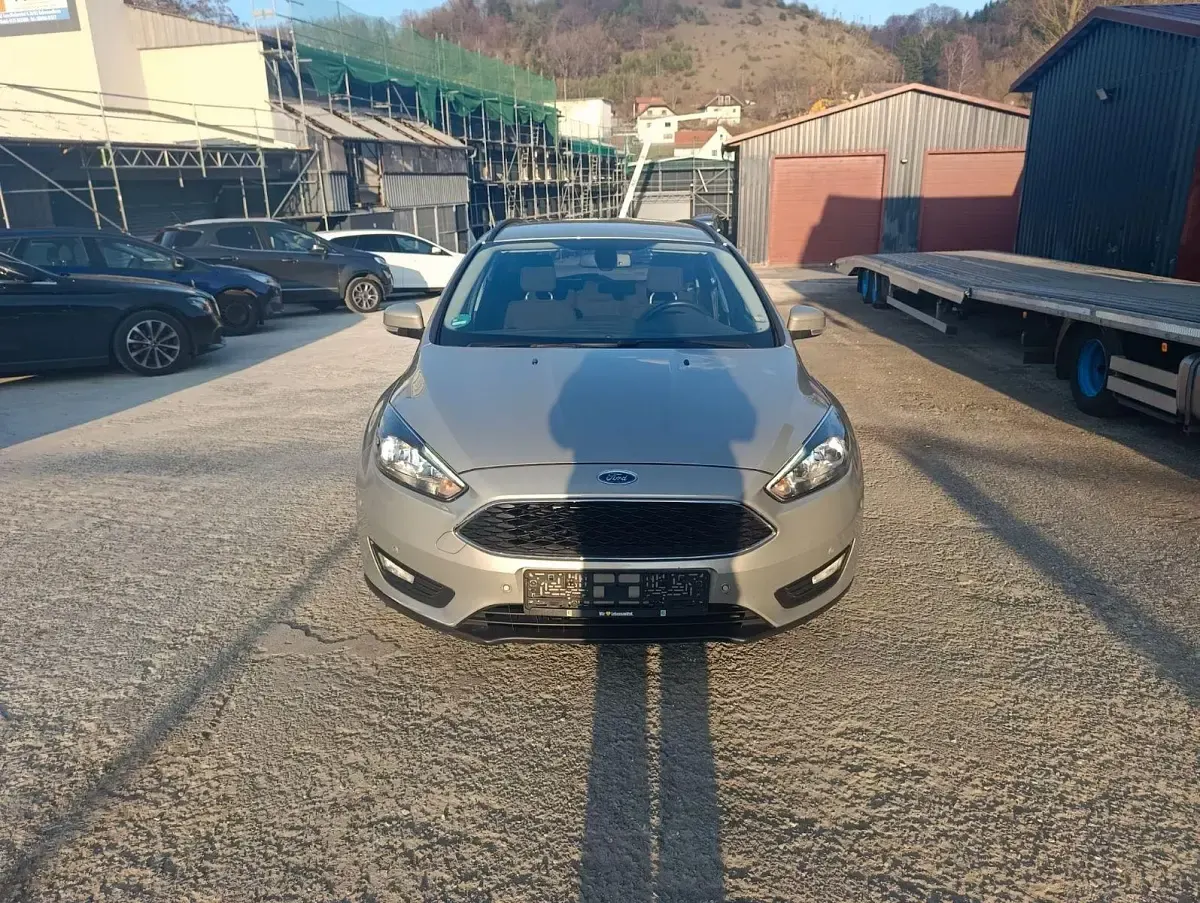 Używany Ford Focus Cool & Connect 125 KM (91 kW) 2018 Srebrny Kombi
