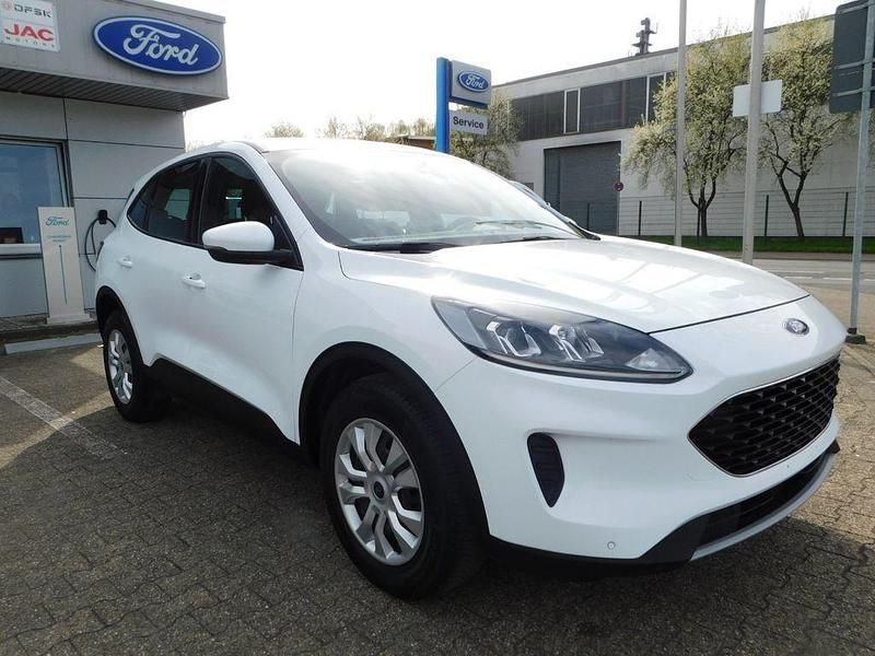 Używany Ford Kuga Trend 120 KM (88 kW) 2021 Biały SUV