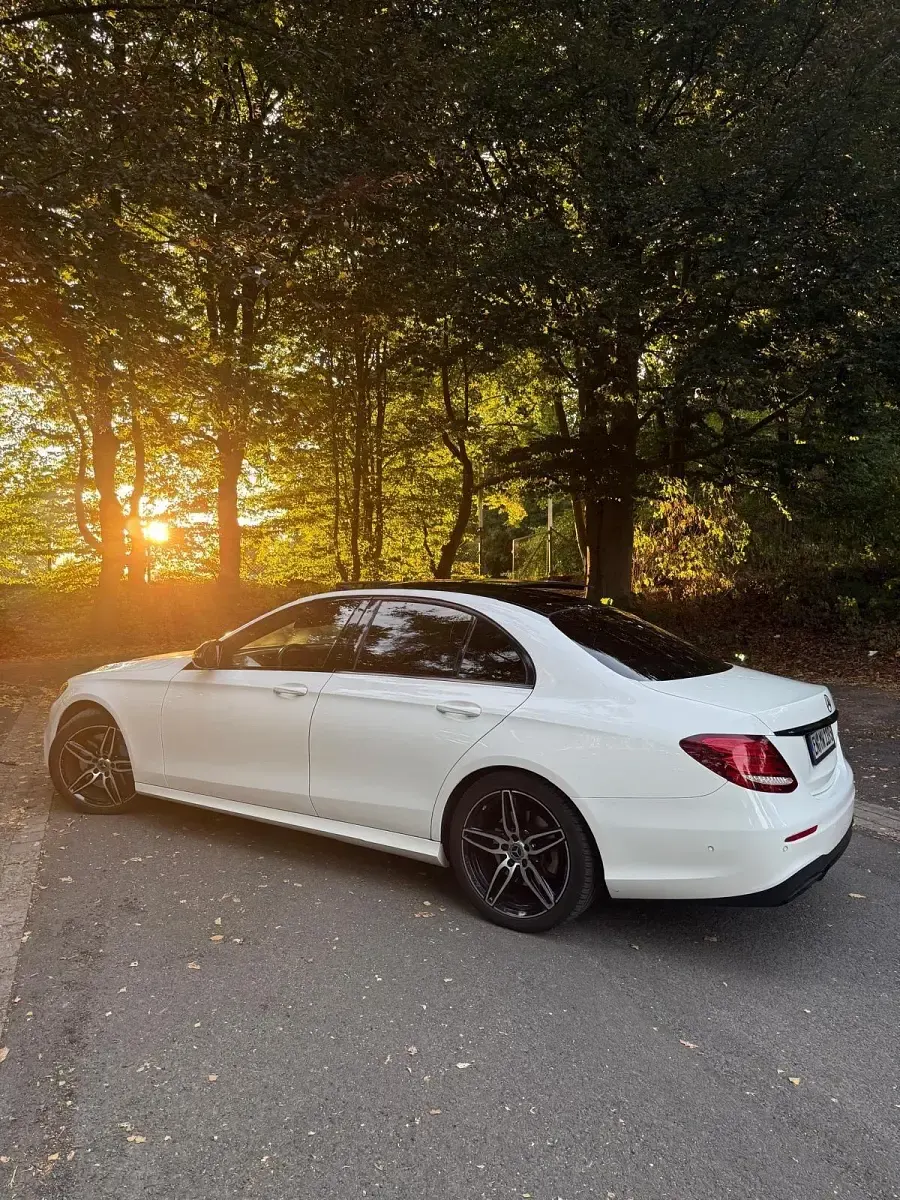 Gebraucht Mercedes E350 AMG line 286 PS (210 kW) 2017 Weiß Limousine