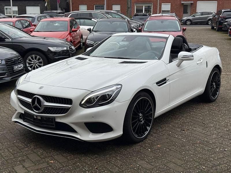 Weiß Gebraucht 2018 Mercedes SLC200 Cabrio | 22.900 € (Fairer Preis) - Bild 1/4