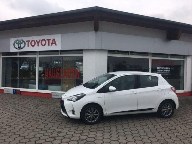 Weiß Gebraucht 2017 Toyota Yaris Hybrid Comfort Kleinwagen | 11.990 € (Guter Preis) - Bild 1/4