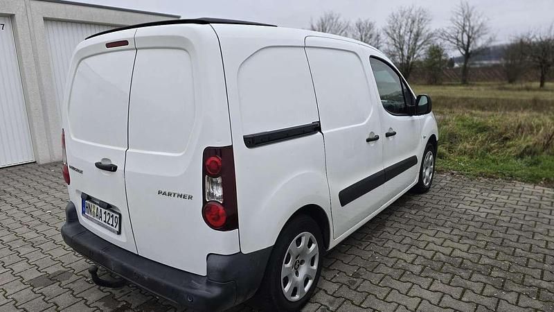 Gebraucht Peugeot TePee Active 92 PS (67 kW) 2017 Weiß Kombi