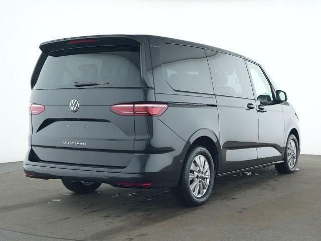 Gebraucht VW Multivan Life 150 PS (110 kW) 2025 Deep black perleffekt Van