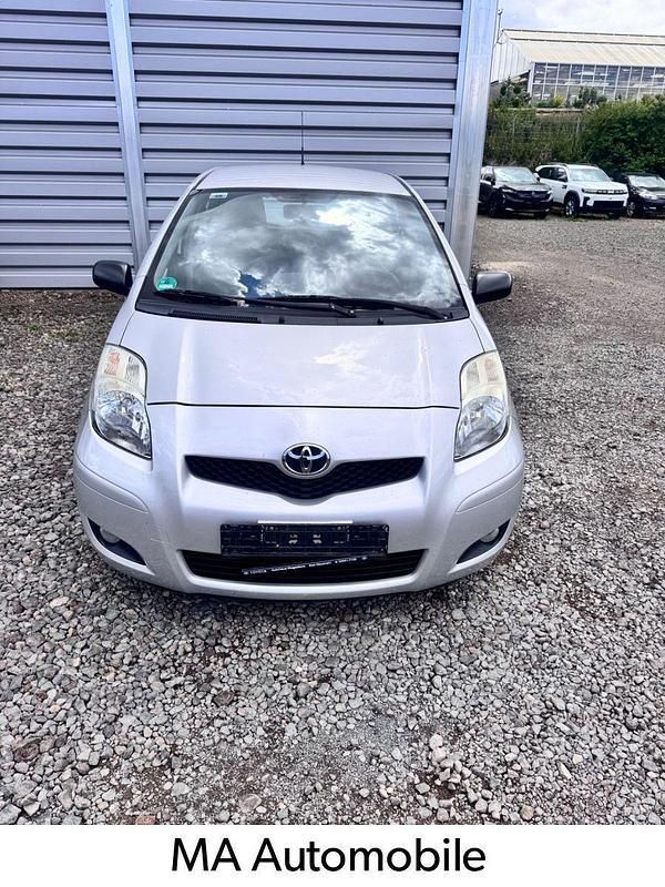 Silber Gebraucht 2010 Toyota Yaris Cool Kleinwagen | 2.500 € (Superpreis) - Bild 1/4