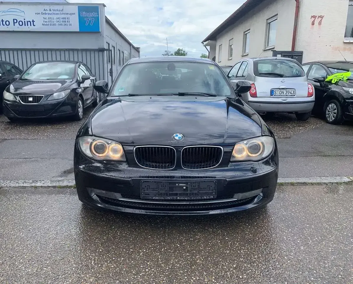 Gebraucht BMW 118 Sport Line 143 PS (105 kW) 2011 Saphirschwarz Kleinwagen