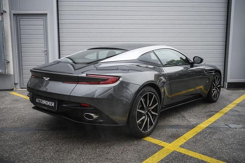Gebraucht Aston Martin DB11 Launch Edition 608 PS (447 kW) 2017 Grau metallic Coupé