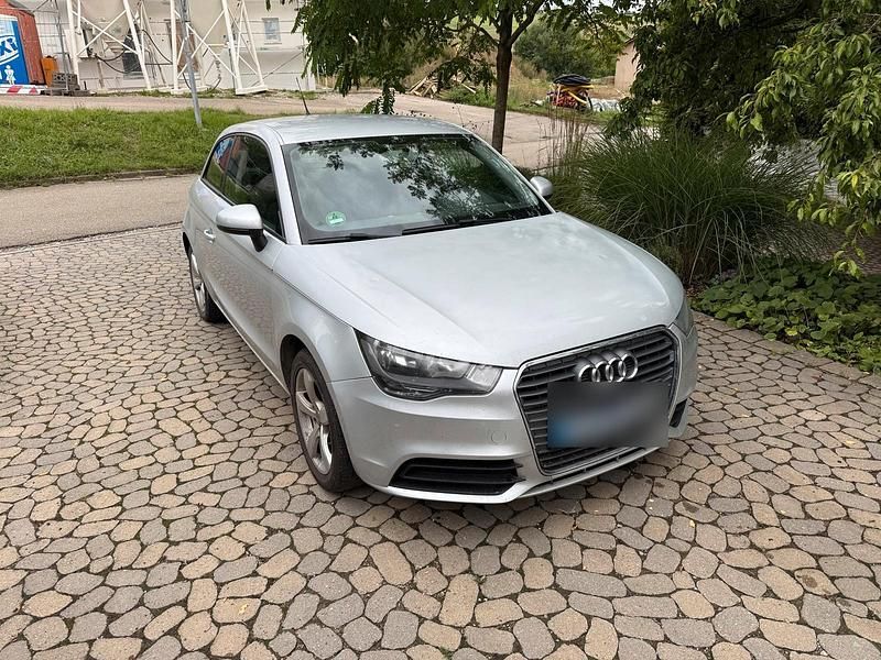 Silber Gebraucht 2011 Audi A1 Kleinwagen | 4.500 € (Etwas zu teuer) - Bild 1/4