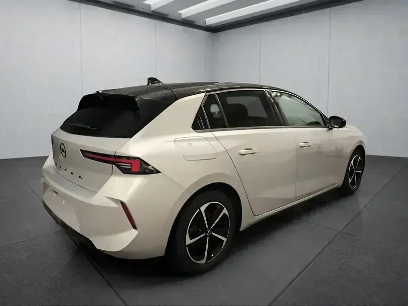 Używany Opel Astra 131 KM (96 kW) 2025 Szary Sedan/Limuzyna