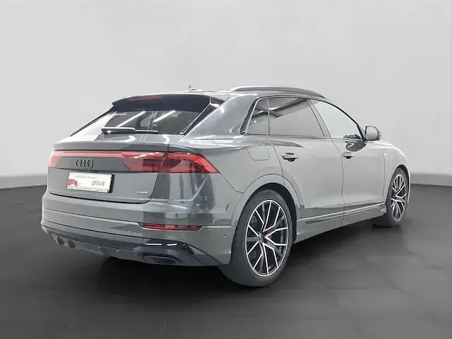 Gebraucht Audi Q8 S-Line 489 PS (359 kW) 2025 Grau SUV