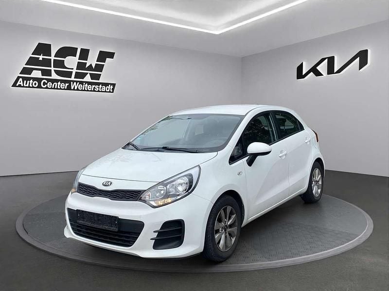 Weiß Gebraucht 2016 Kia Rio Kleinwagen | 8.970 € (Fairer Preis) - Bild 1/4