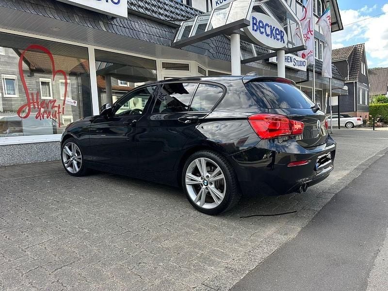 Grau Gebraucht 2019 BMW 120 Urban Line Kleinwagen | 19.500 € (Guter Preis) - Bild 1/4
