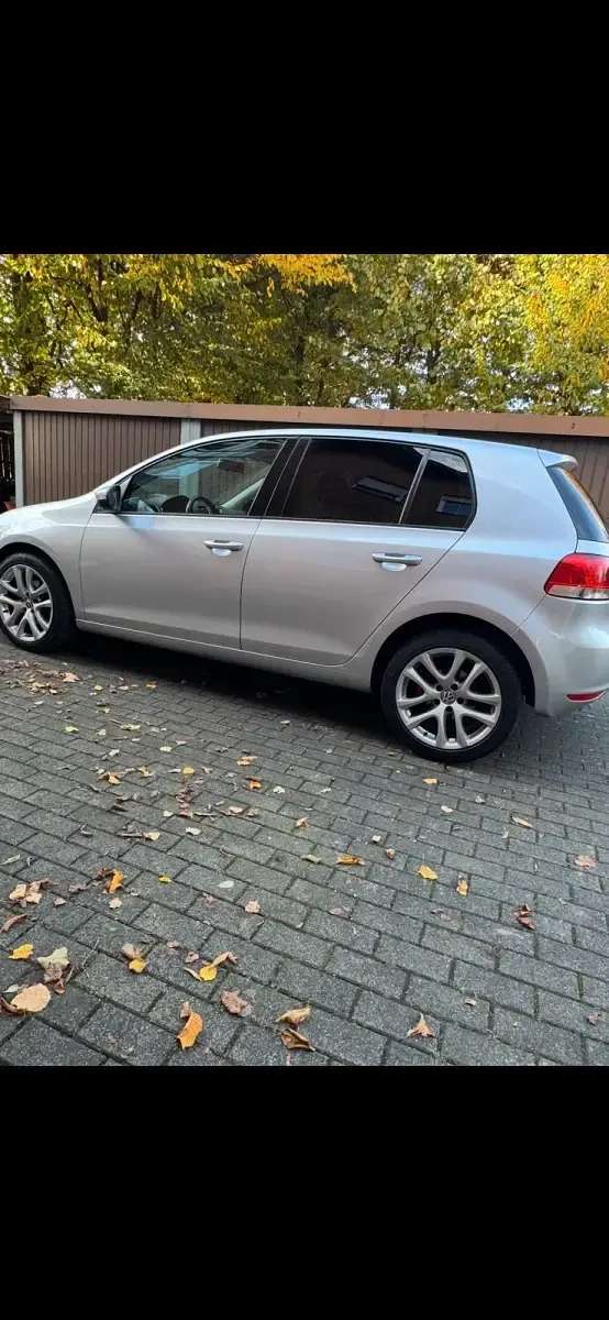Gebraucht VW Golf VI 105 PS (77 kW) 2009 Silber Kleinwagen