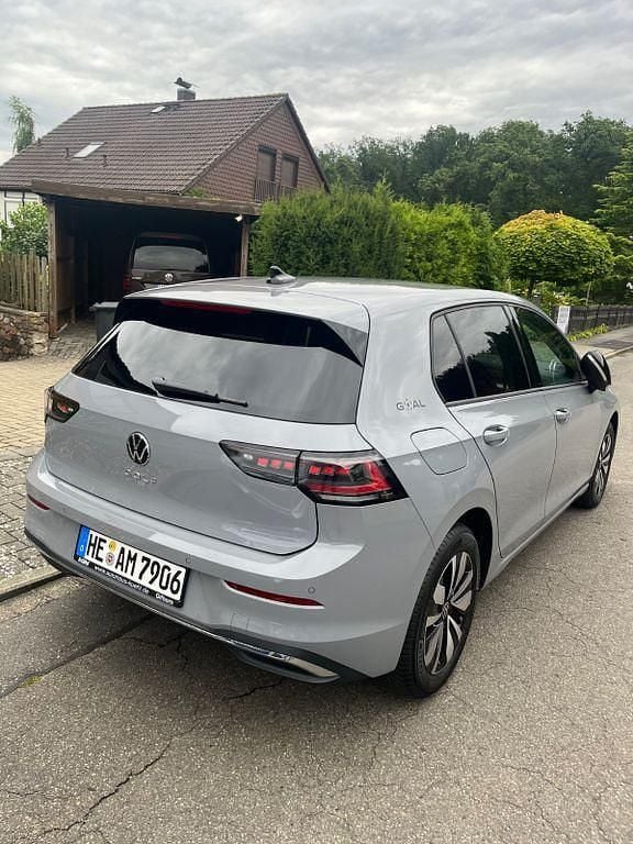 Grau Gebraucht 2024 VW Golf Goal Limousine | 22.900 € (Superpreis) - Bild 1/3