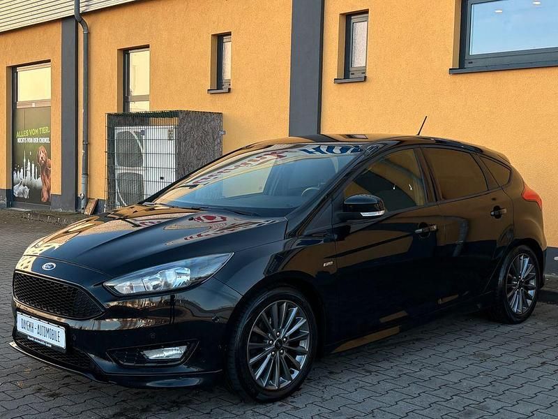 Schwarz Gebraucht 2017 Ford Focus ST-Line Limousine | 6.980 € (Guter Preis) - Bild 1/4