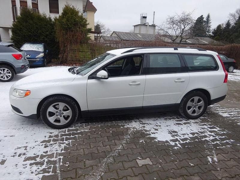 Weiß Gebraucht 2010 Volvo V70 Kombi | 5.400 € (Guter Preis) - Bild 1/4