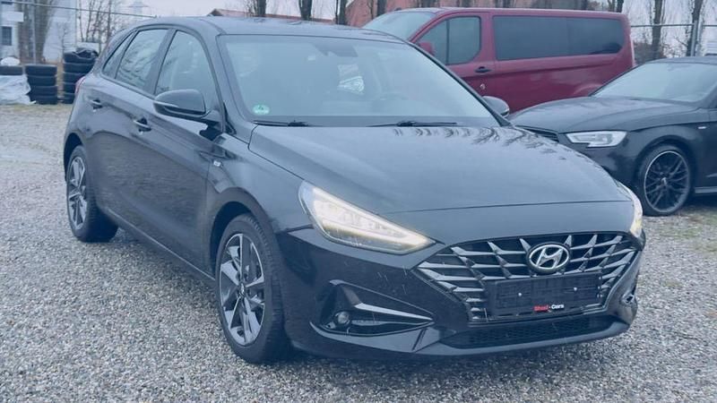 Schwarz Gebraucht 2022 Hyundai i30 Trend Limousine | 20.990 € (Fairer Preis) - Bild 1/4