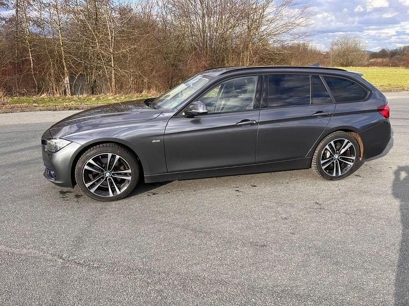 Gebraucht BMW 330 Sport Line 252 PS (185 kW) 2018 Andere farben Kombi