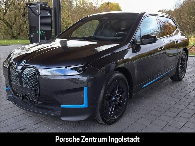 Grau Gebraucht 2023 BMW iX Comfort Edition SUV | 47.570 € (Fairer Preis) - Bild 1/4