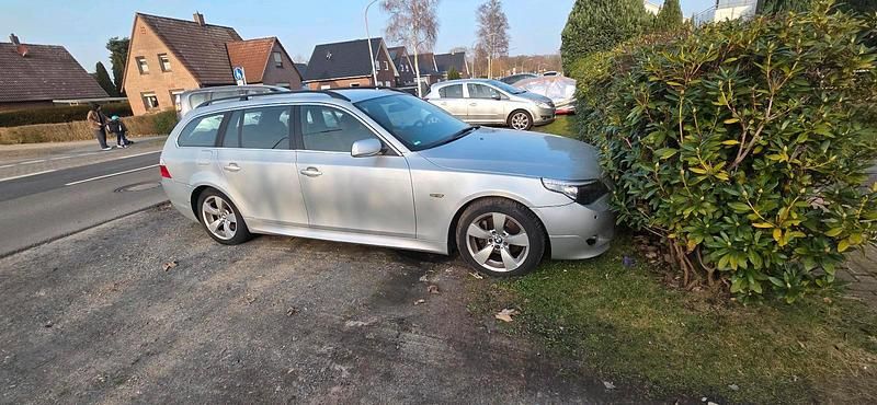 Gebraucht BMW 530 218 PS (160 kW) 2005 Silber Kombi