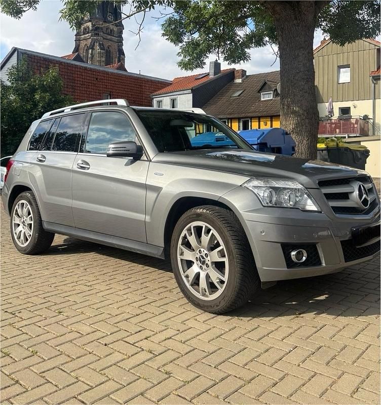 Grau Gebraucht 2012 Mercedes GLK220 SUV | 16.000 € (Fairer Preis) - Bild 1/4