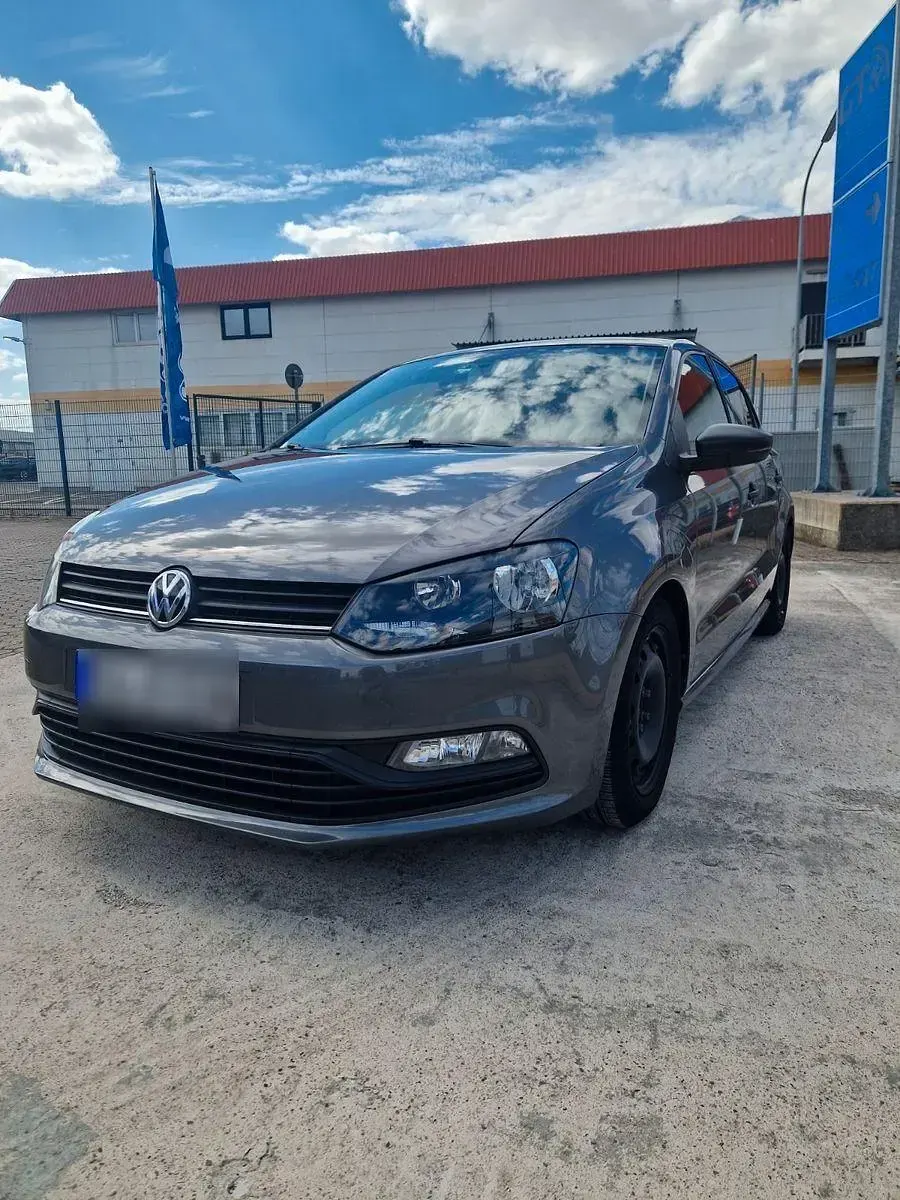 Gebraucht VW Polo Trendline 60 PS (44 kW) 2015 Grau Limousine