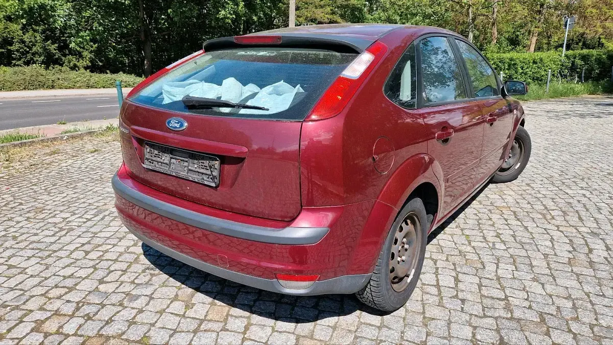 Gebraucht Ford Focus 101 PS (74 kW) 2005 Rot Limousine
