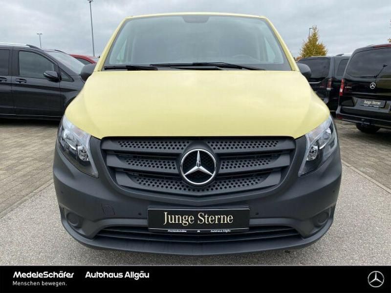 Gebraucht Mercedes Vito 163 PS (119 kW) 2023 Mellitgelb Van