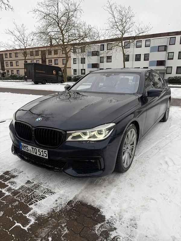 Blau Gebraucht 2015 BMW 750L Limousine | 28.000 € (Superpreis) - Bild 1/4