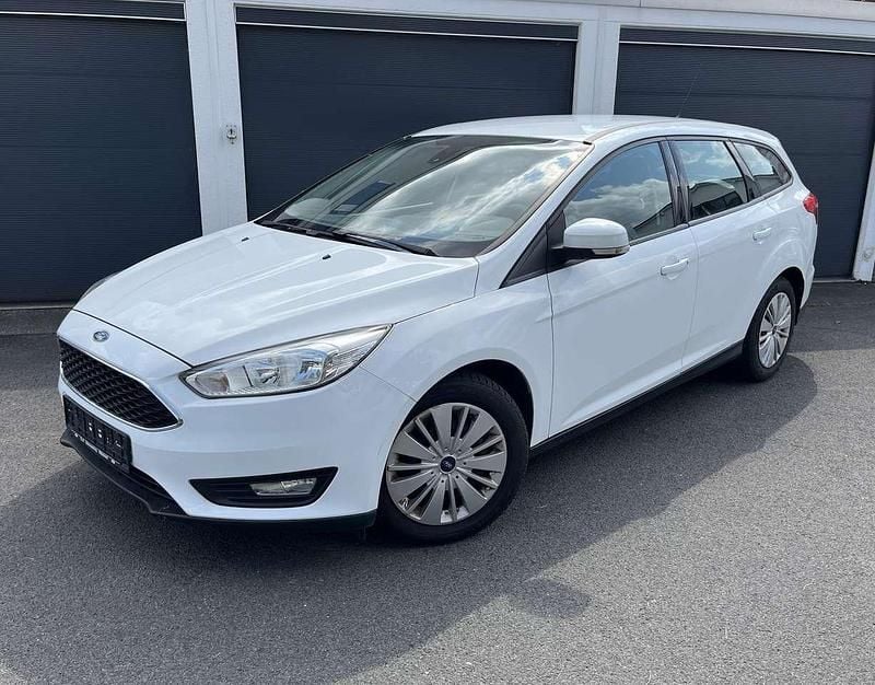 Weiß Gebraucht 2015 Ford Focus Trend Kombi | 4.750 € (Superpreis) - Bild 1/4