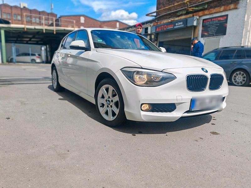 Weiß Gebraucht 2013 BMW 114 Kleinwagen | 5.200 € - Bild 1/4