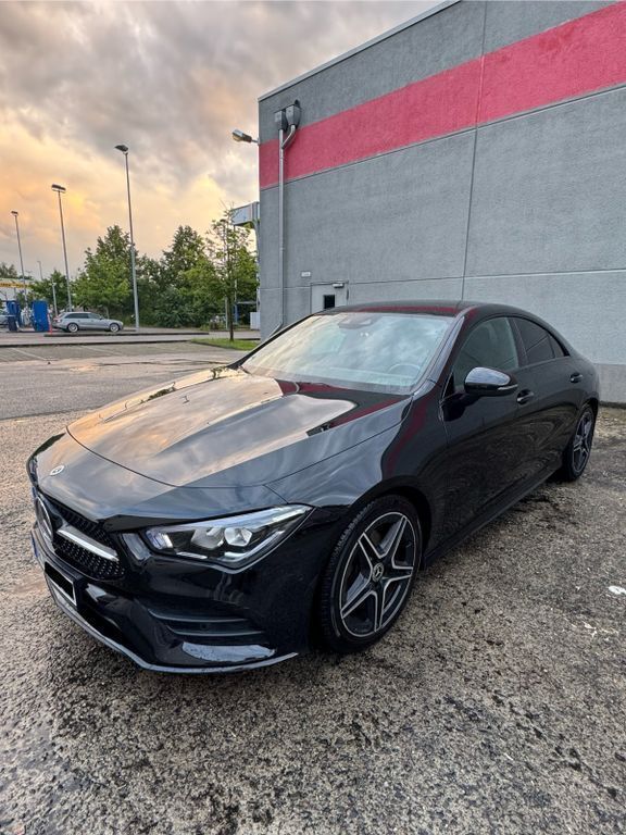 Schwarz Gebraucht 2021 Mercedes CLA180 AMG line Limousine | 28.800 € (Guter Preis) - Bild 1/4