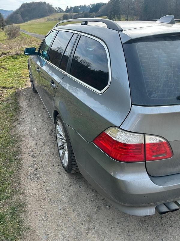 Gebraucht BMW 525 197 PS (144 kW) 2007 Silber Kombi