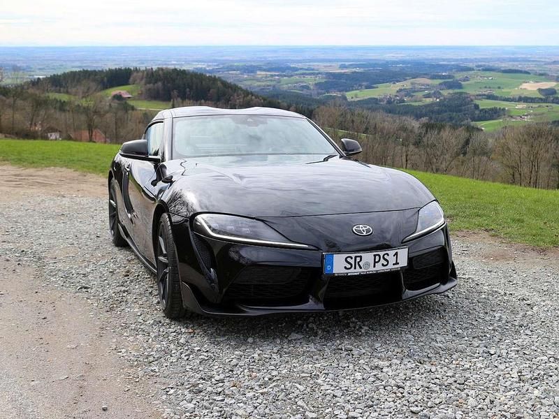 Schwarzmetallic Gebraucht 2024 Toyota Supra Coupé | 63.900 € (Fairer Preis) - Bild 1/4