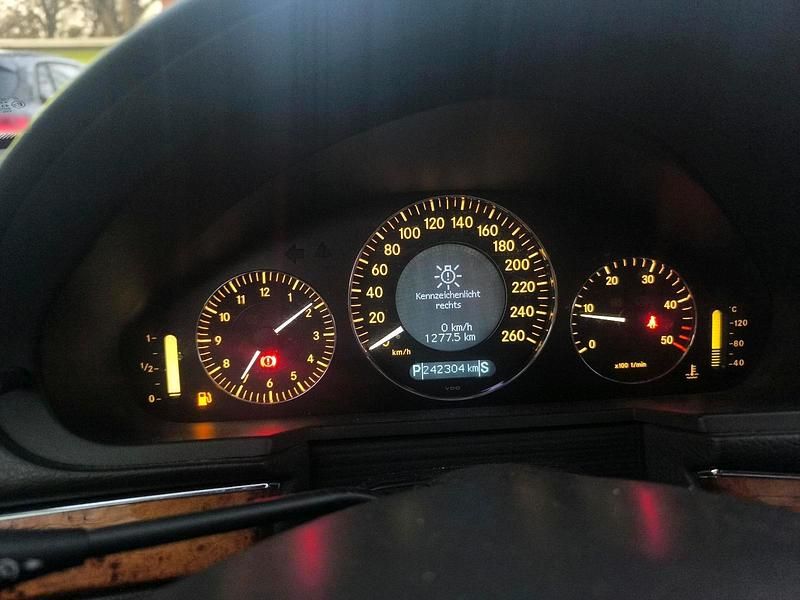 Gebraucht Mercedes E220 150 PS (110 kW) 2002 Schwarz Kombi