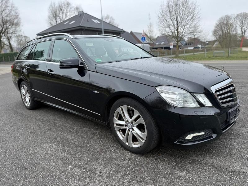 Gebraucht Mercedes E220 170 PS (125 kW) 2010 Schwarz Kombi