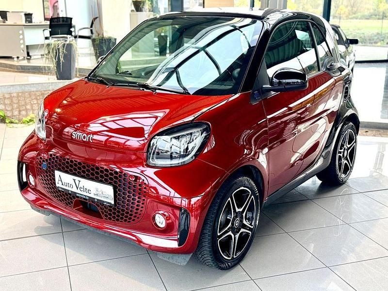 Rot Gebraucht 2021 Smart ForTwo Electric Drive Kleinwagen | 12.400 € (Fairer Preis) - Bild 1/4