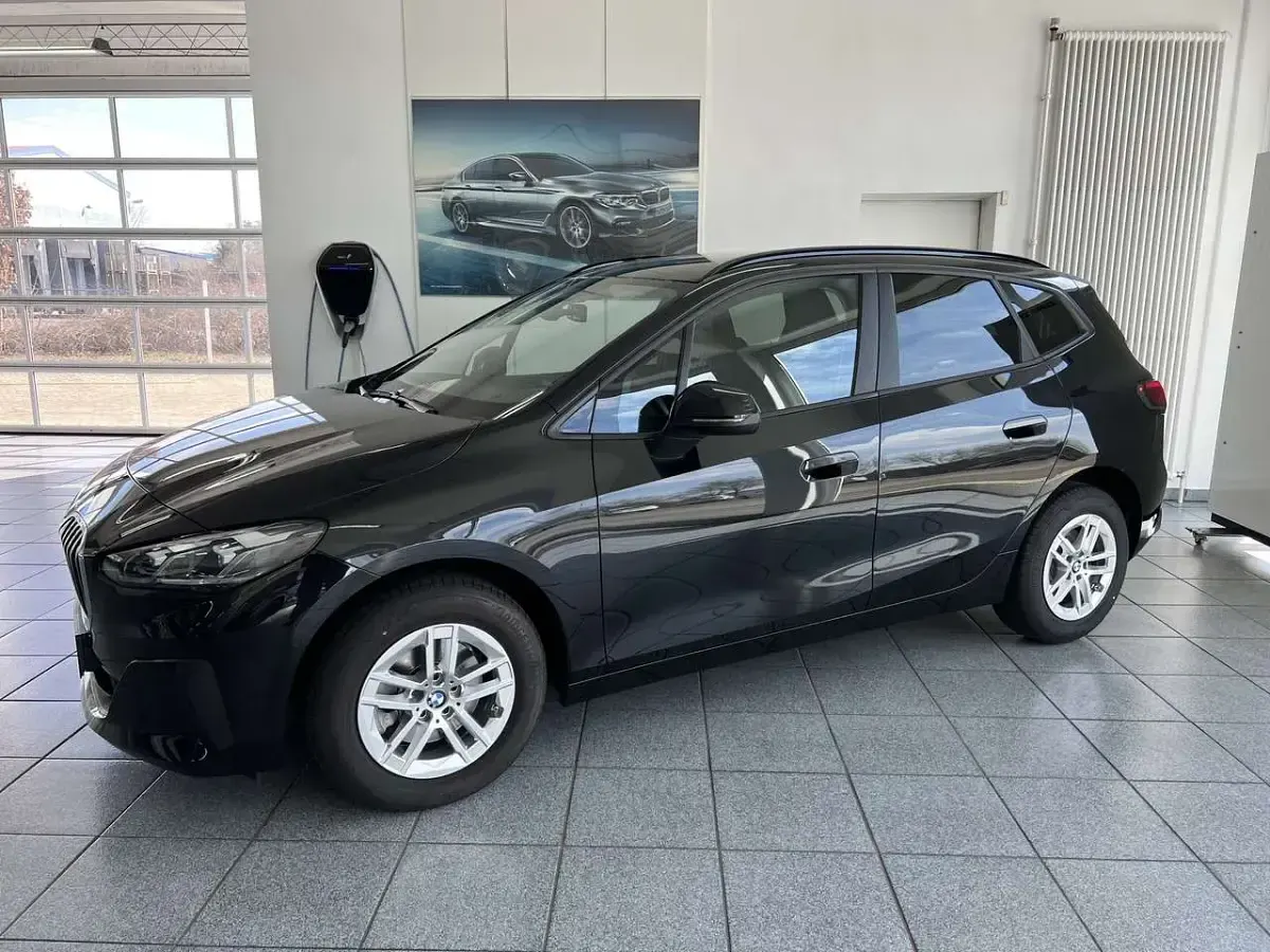 Gebraucht BMW 218 Sport Line 150 PS (110 kW) 2023 Schwarz Van / Kleinbus