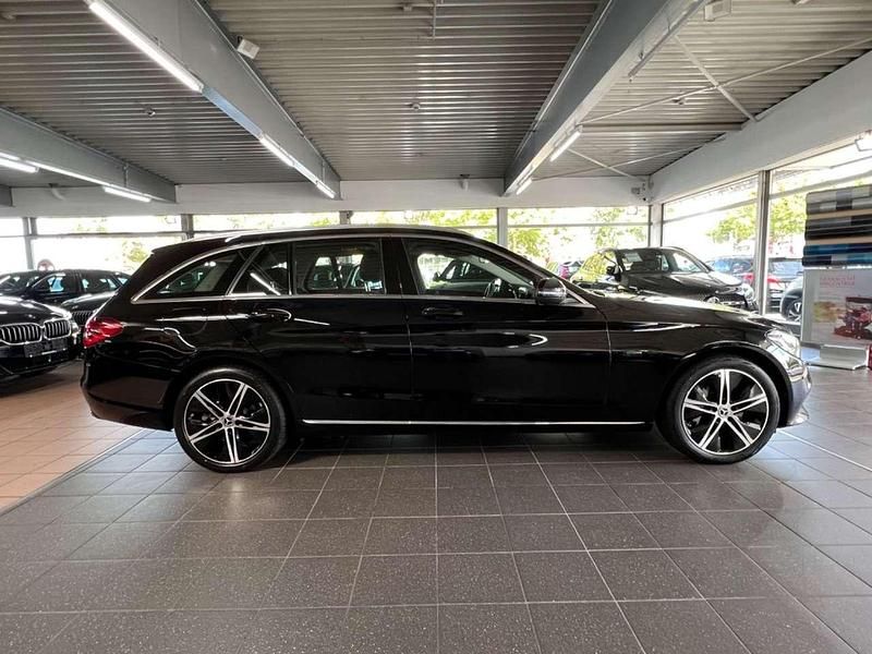 Gebraucht Mercedes C300e Advanced 306 PS (225 kW) 2019 Ung. schwarz Kombi