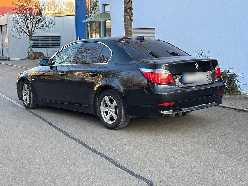 Gebraucht BMW 520 190 PS (139 kW) 2004 Schwarz Kleinwagen
