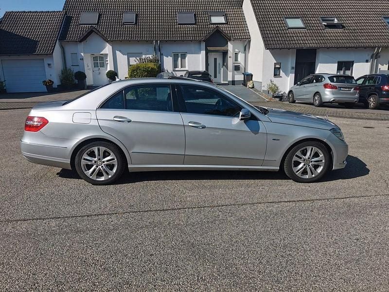Silber Gebraucht 2010 Mercedes E350 Limousine | 9.999 € (Superpreis) - Bild 1/4