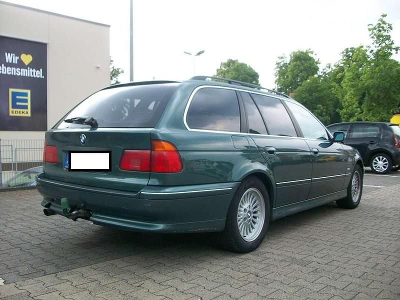 Gebraucht BMW 528 193 PS (141 kW) 1997 Grün Kombi