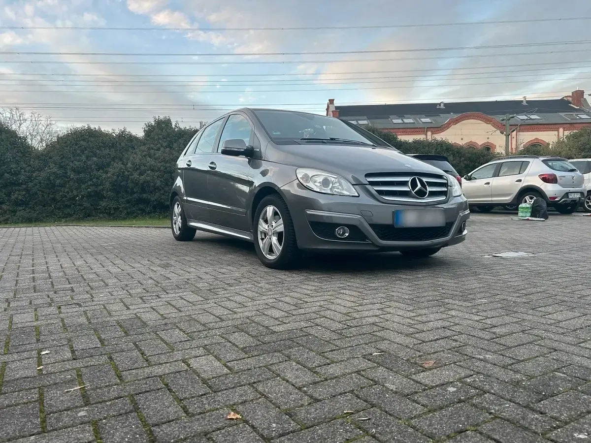 Gebraucht Mercedes B160 70 PS (51 kW) 2010 Grau Van / Kleinbus