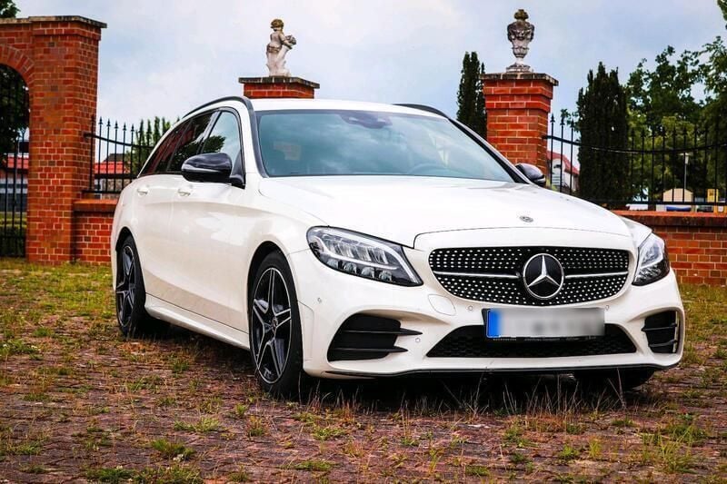 Weiß Gebraucht 2019 Mercedes C300 AMG Kombi | 29.790 € (Etwas zu teuer) - Bild 1/4