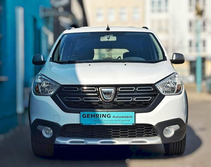 Gebraucht Dacia Lodgy Stepway 131 PS (96 kW) 2019 Weiß Van / Kleinbus