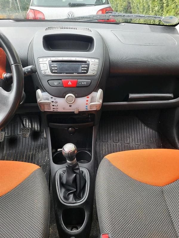 Gebraucht Toyota Aygo 69 PS (50 kW) 2012 Orange Kleinwagen