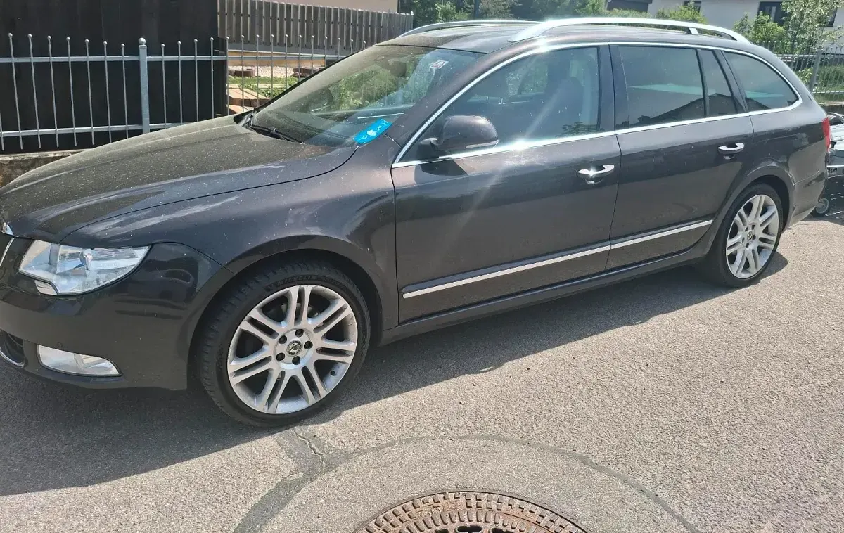 Gebraucht Skoda Superb 170 PS (125 kW) 2011 Braun Kombi