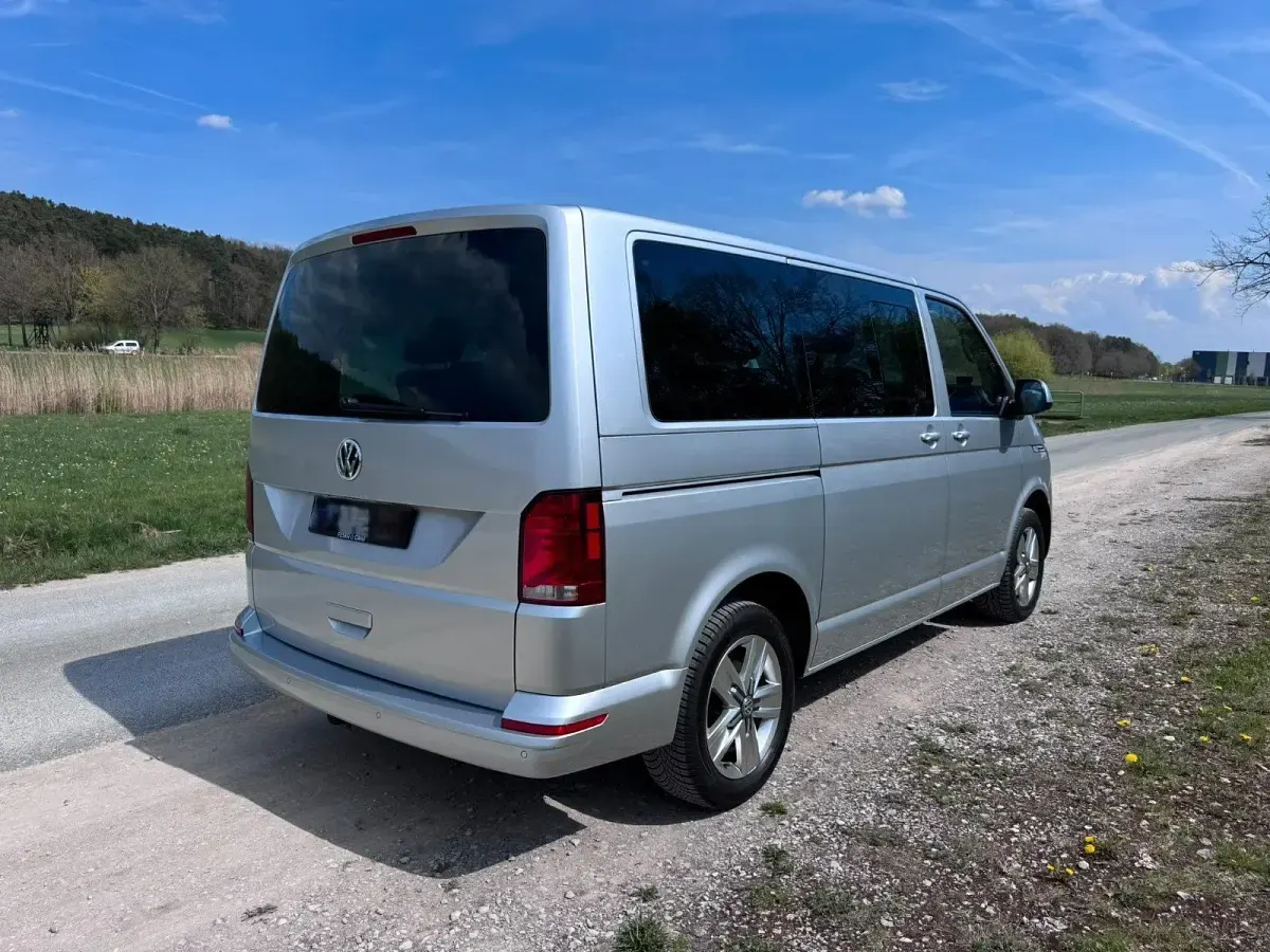 Gebraucht VW Multivan Comfortline 150 PS (110 kW) 2020 Silber Van / Kleinbus
